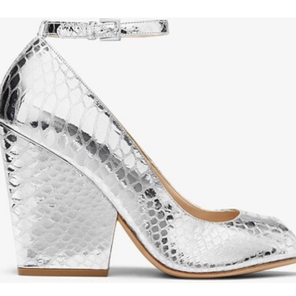 Brand new Michael Kors Collection Julianne heels size 6 - Picture 2 of 3